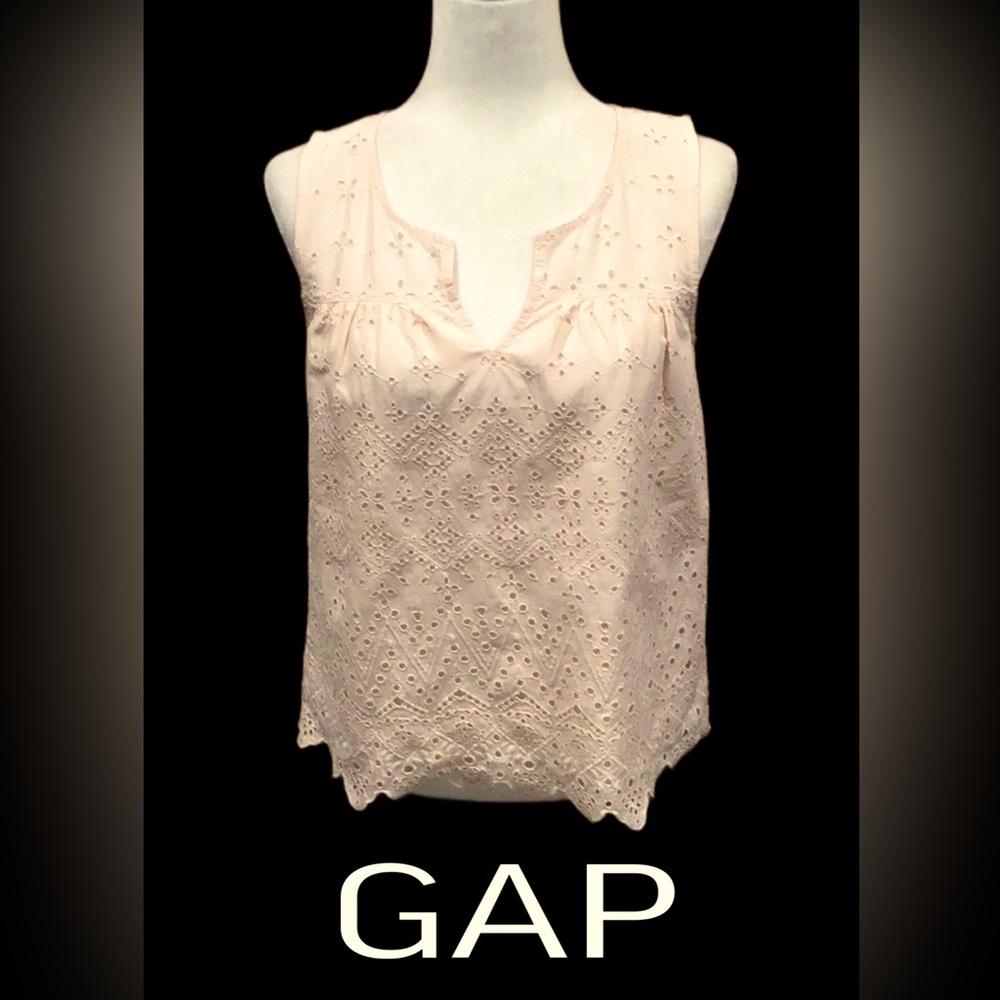NWT Gap‎ Eyelet Top, Lined, Peach, Size XS